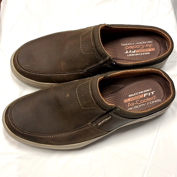 Men brown, leather Sketchers Slip on Loafer Shoe
Sz 11.5 Classic Fit Memory Foam main image 6